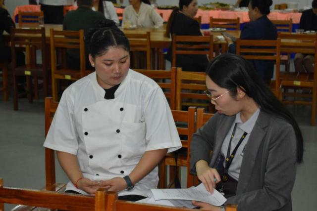 A student discussing with a potential employer
