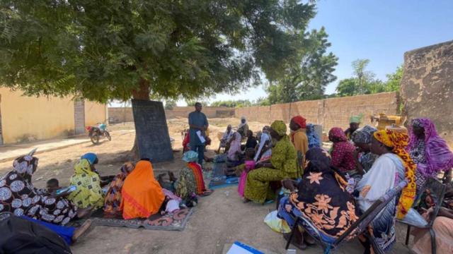 Groupe de femmes suivant une formation à Ségou