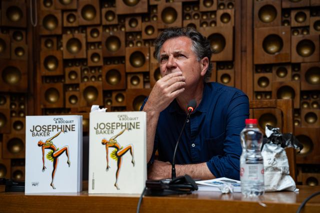 Author Promoting a book in Albanian at GranFest