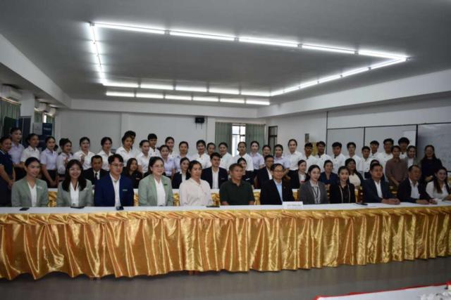 Participants at the Pakpasak Technical College  job fair