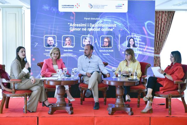 Panelists discussing on media topic