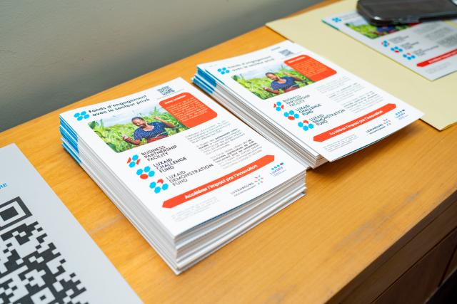 Flyers sur une table